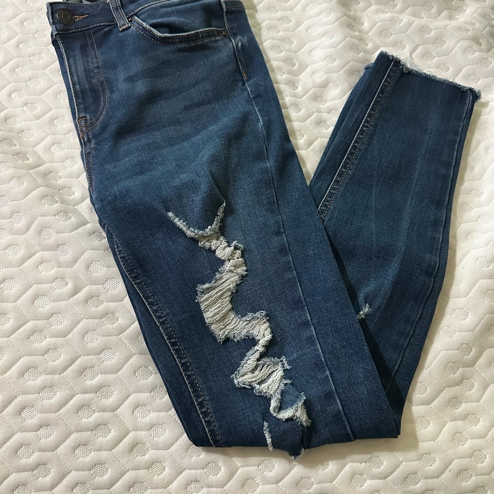 Wild Fable Stylish Blue Distressed Women Jeans